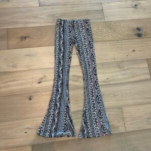 XS Pattern Flare Pants by Jaase